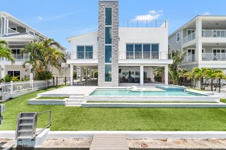 Building Photo - 905 Bay Point Dr