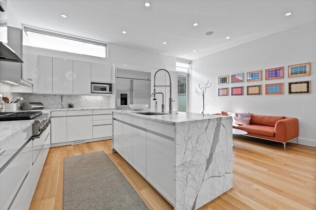 Building Photo - 1823 W Race Ave