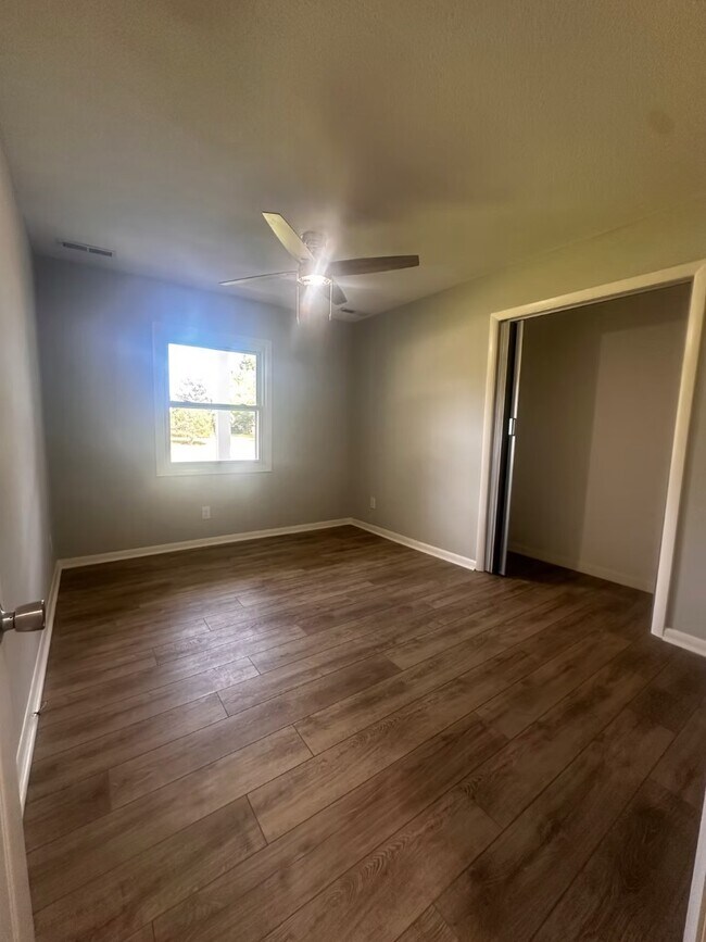 Building Photo - 113 N Crestwood Dr