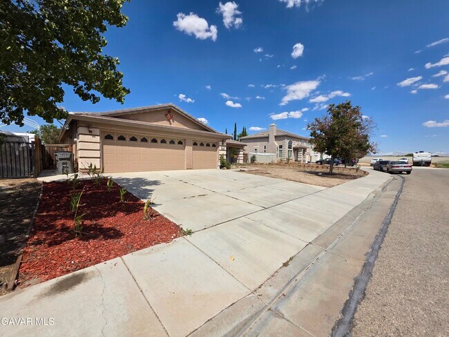 Building Photo - 5175 Capri Ct