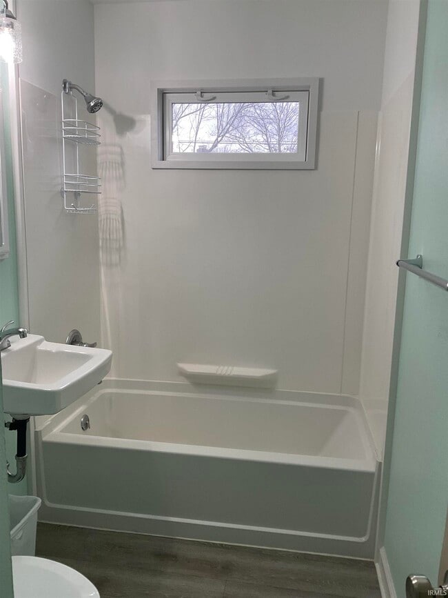 Building Photo - 1329 Melrose Ave