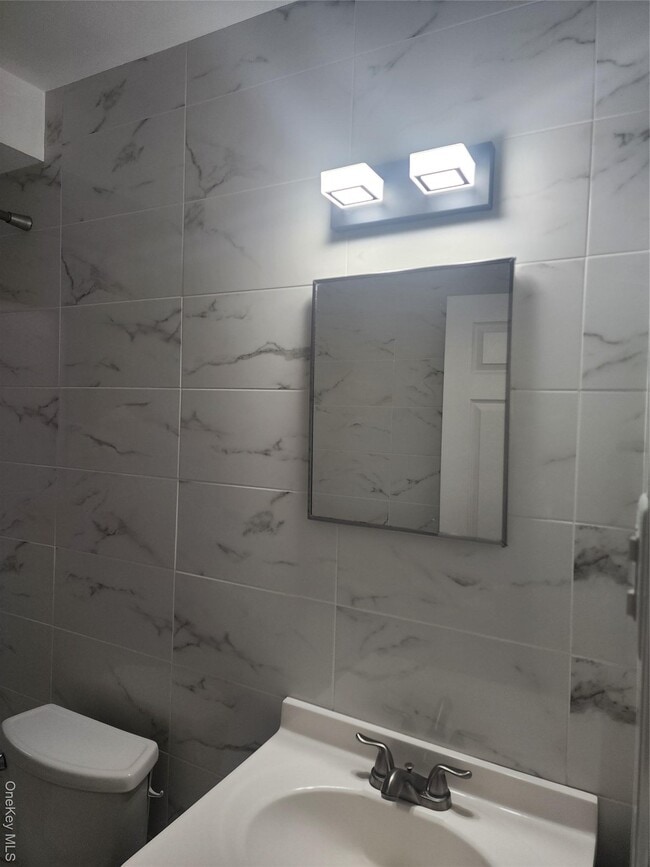 Building Photo - 79-56-79-77 77th Ave