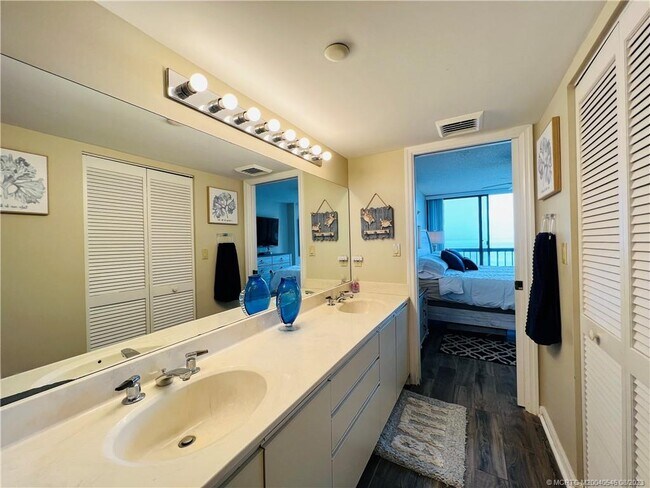 Building Photo - 8880 S Ocean Dr