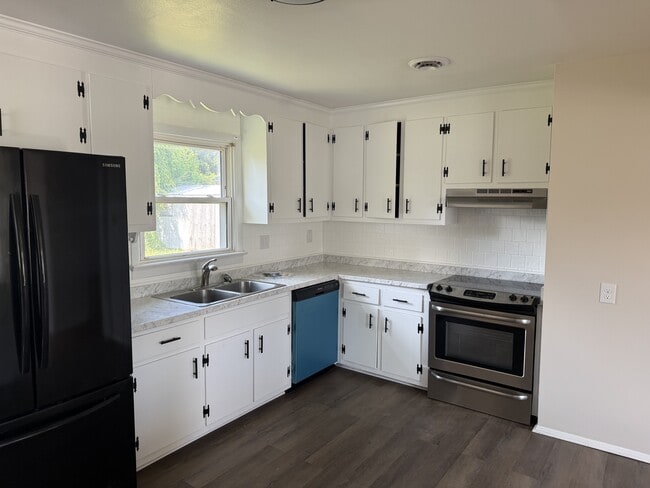 Building Photo - 118 N Linden Ave