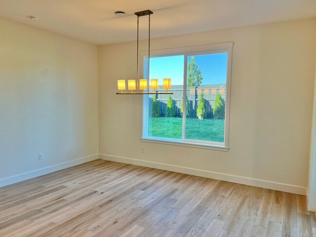 Building Photo - Gorgeous Ridgefield Home