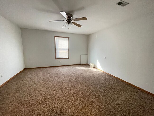 Building Photo - 3253 S Palisades Dr