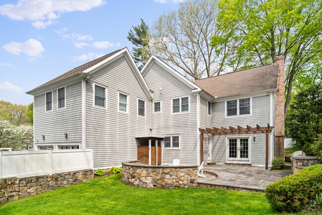 Building Photo - 187 Compo Rd S