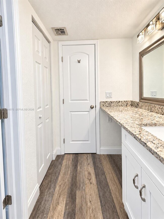 Building Photo - 9440 Poinciana Pl