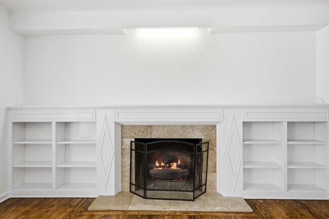 Building Photo - 1567 E 22nd St