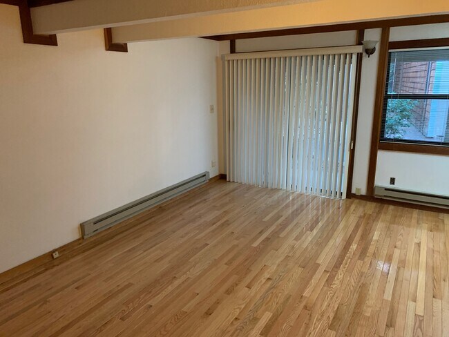 Building Photo - 989 Tahoe Blvd