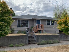 Building Photo - Loyal Heights / Ballard House