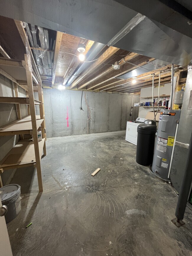 Building Photo - 723 Iron Horse Dr