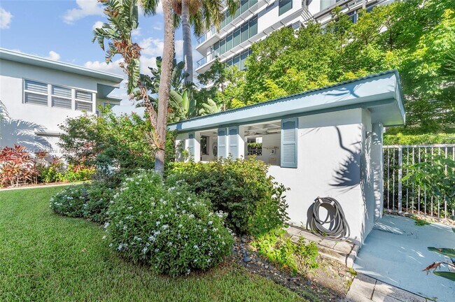 Building Photo - 425 Bayshore Dr