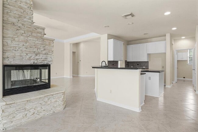 Building Photo - 9635 Empress Crossing Dr
