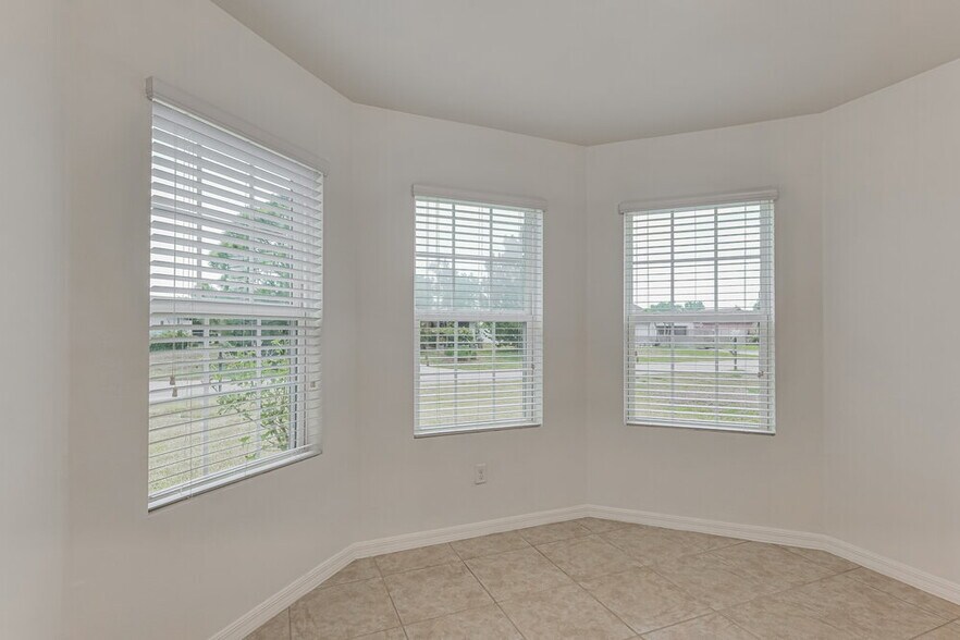 Building Photo - 203 NE 9th Ave