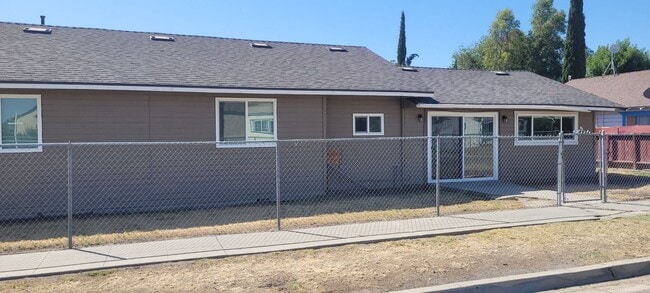 Building Photo - Beautiful home. Apply today!