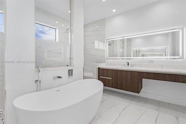 Building Photo - 2207 SW 32nd St