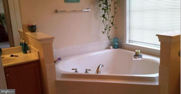Building Photo - 2822 Laura Gae Cir