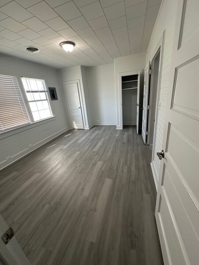 Building Photo - Luxury in Lockport-Newly Remodelled 4 Bedroom 2 Bath- $500 move in special!
