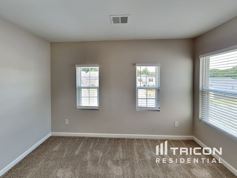 Building Photo - 341 Freeman Cir