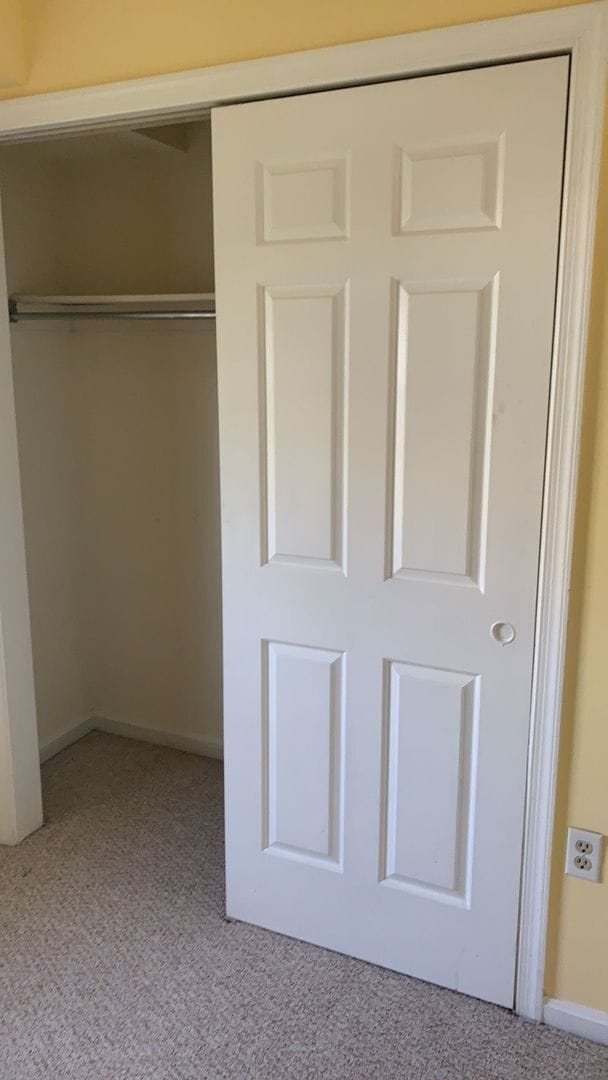 Building Photo - Top Floor Condo with Fireplace and Open Fl...