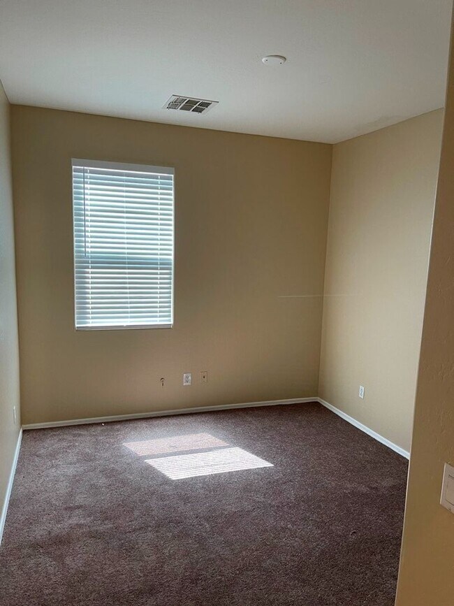 Building Photo - 6913 W Shumway Farm Rd