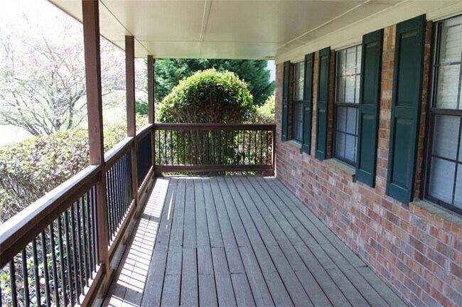 Building Photo - 426 Winder Hwy