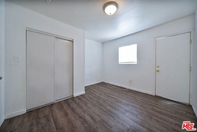 Building Photo - 642 W 109th Pl
