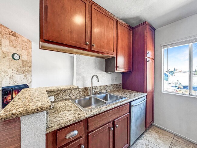 Building Photo - Charming 2BD/2BA Condo in Normal Heights w...