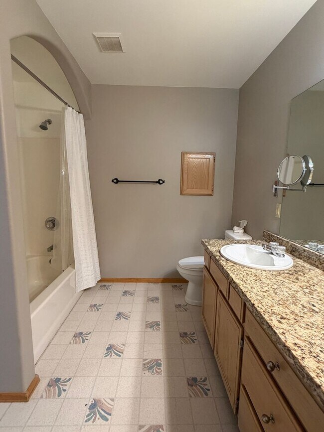 Building Photo - 460 Palmetto Dr