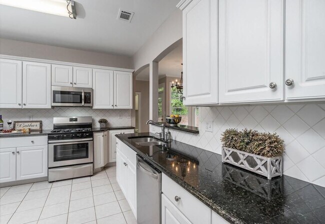 Building Photo - 802 Satinwood Pl