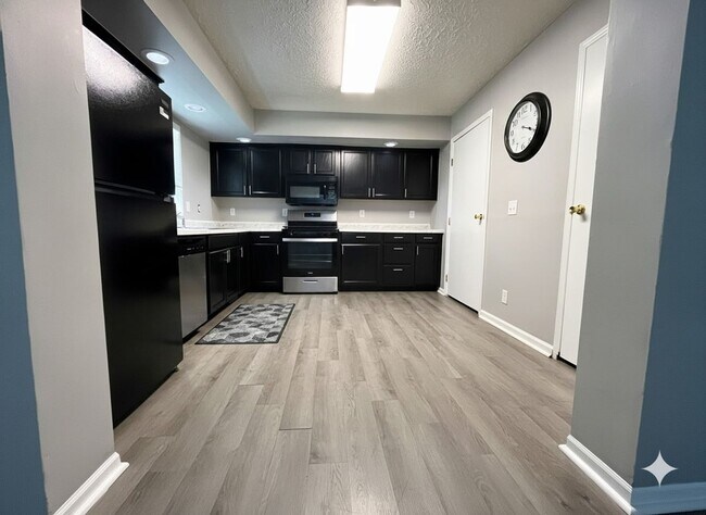 Building Photo - Move-In Ready 4 Bed, 2 Bath with 1-Car Garage and Updated Kitchen