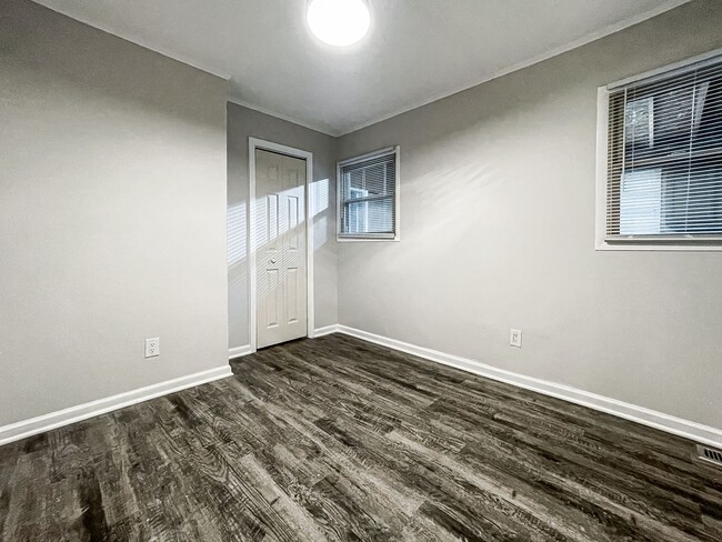 Building Photo - 449 Carol Dr