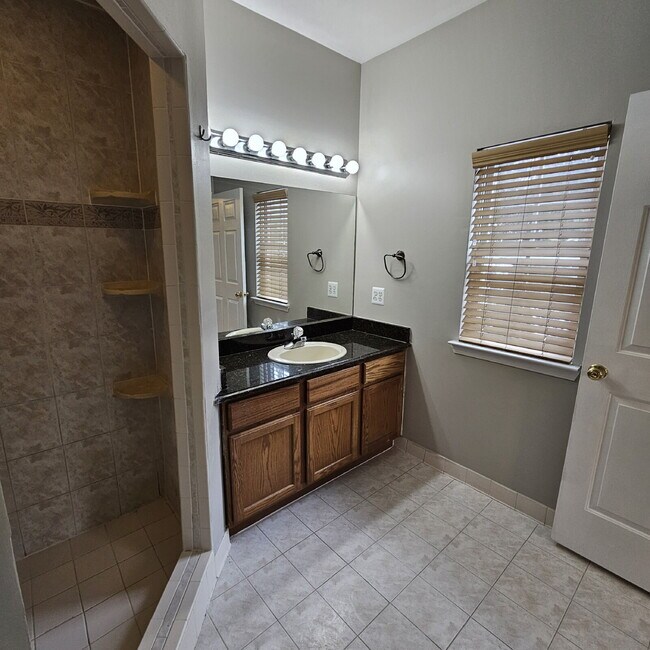 Building Photo - Spacious 2-Bedroom Townhouse with 2 Full Baths, Fireplace & Garage