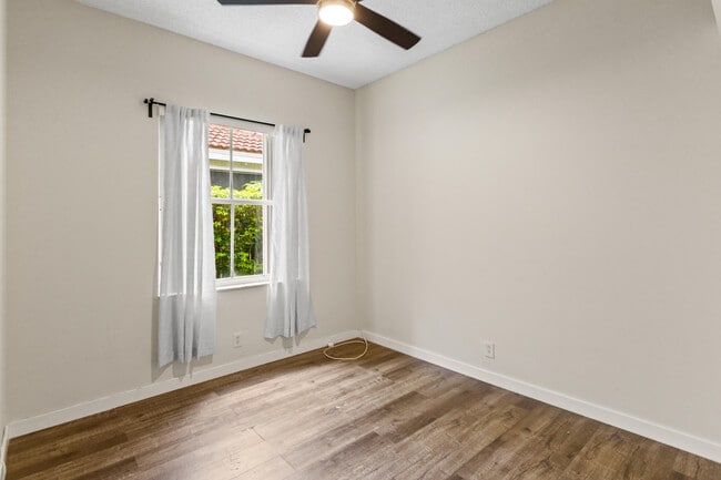 Building Photo - 1071 Bluewood Terrace