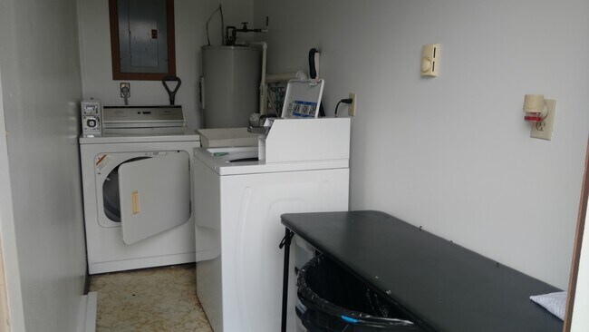Laundry - 3121 W 40th St