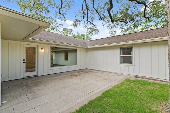Building Photo - 1707 Imperial Crown Dr