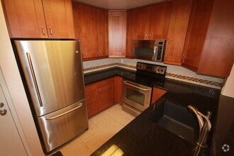Building Photo - 2 Bedroom Upgraded Condo Close to UCSD