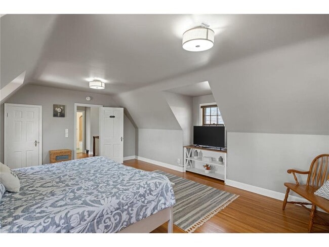 Building Photo - 2721 29th Ave NE