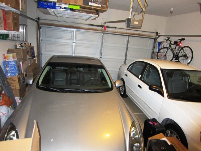 Building Photo - ESCALA - Luxury 2 / 2.5 Townhouse + 2 Car Garage in Gated Escala Community