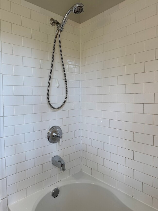 Building Photo - 2313 Lynn Rd NW