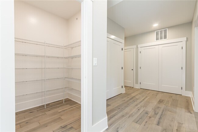 Building Photo - 640 Jefferson Ave