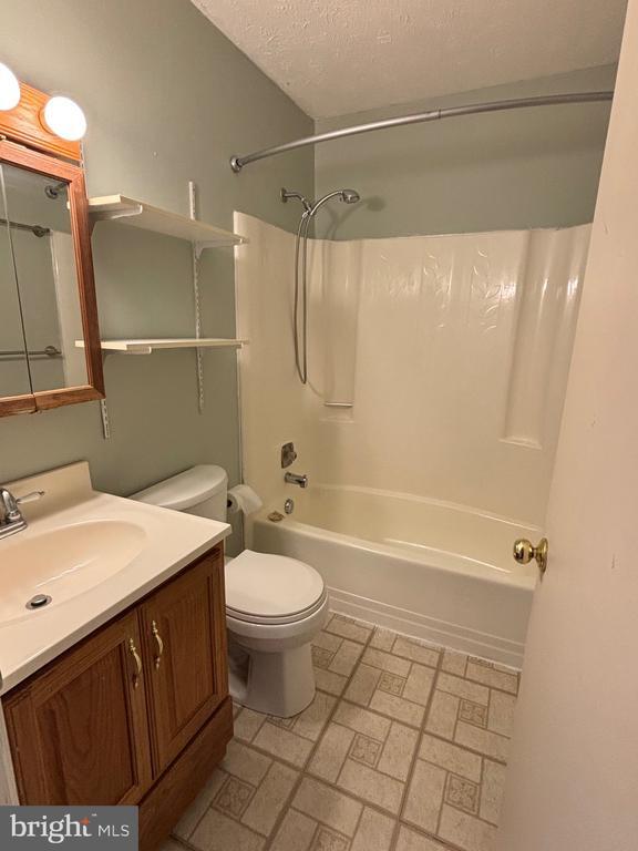 Building Photo - 402 Carroll Dr