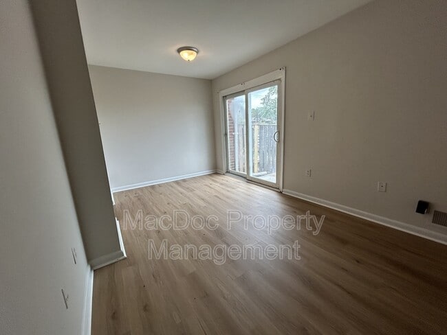 Building Photo - 2538 Sedgewick Pl