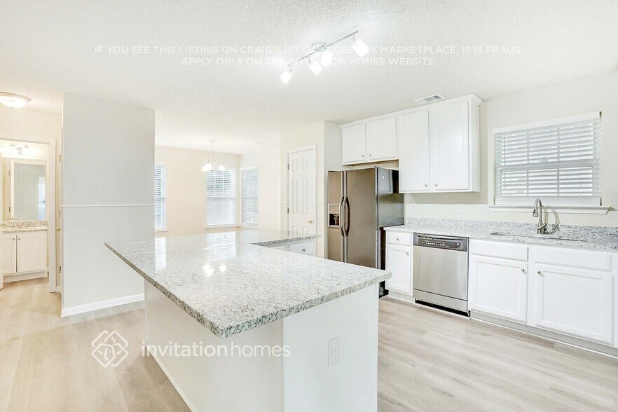 Building Photo - 4855 Larkspur Ln