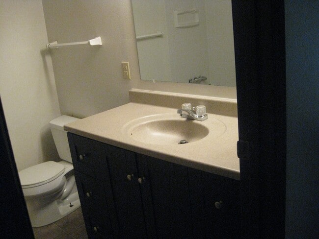 Building Photo - Crest Manor