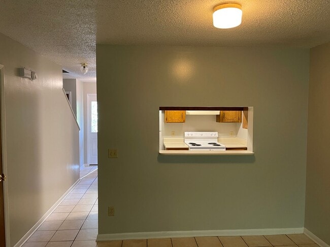 Building Photo - Rolling Acres Townhome.