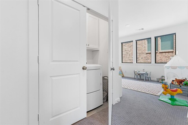 Building Photo - 233 Bridgewater Ave