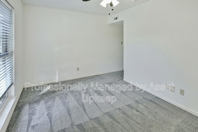 Building Photo - 1306 Clearview Dr