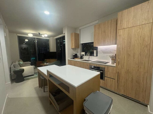 Building Photo - 11 NE 6th St